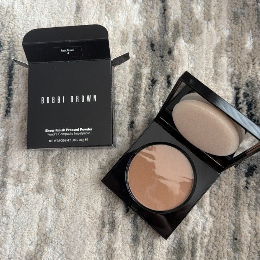 Bobbi Brown Sheer Finish Pressed Powder Basic Brown 4